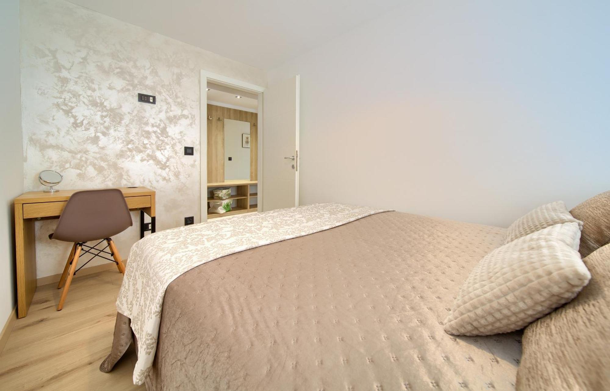 Apartments Sinisa - クルク 部屋 写真