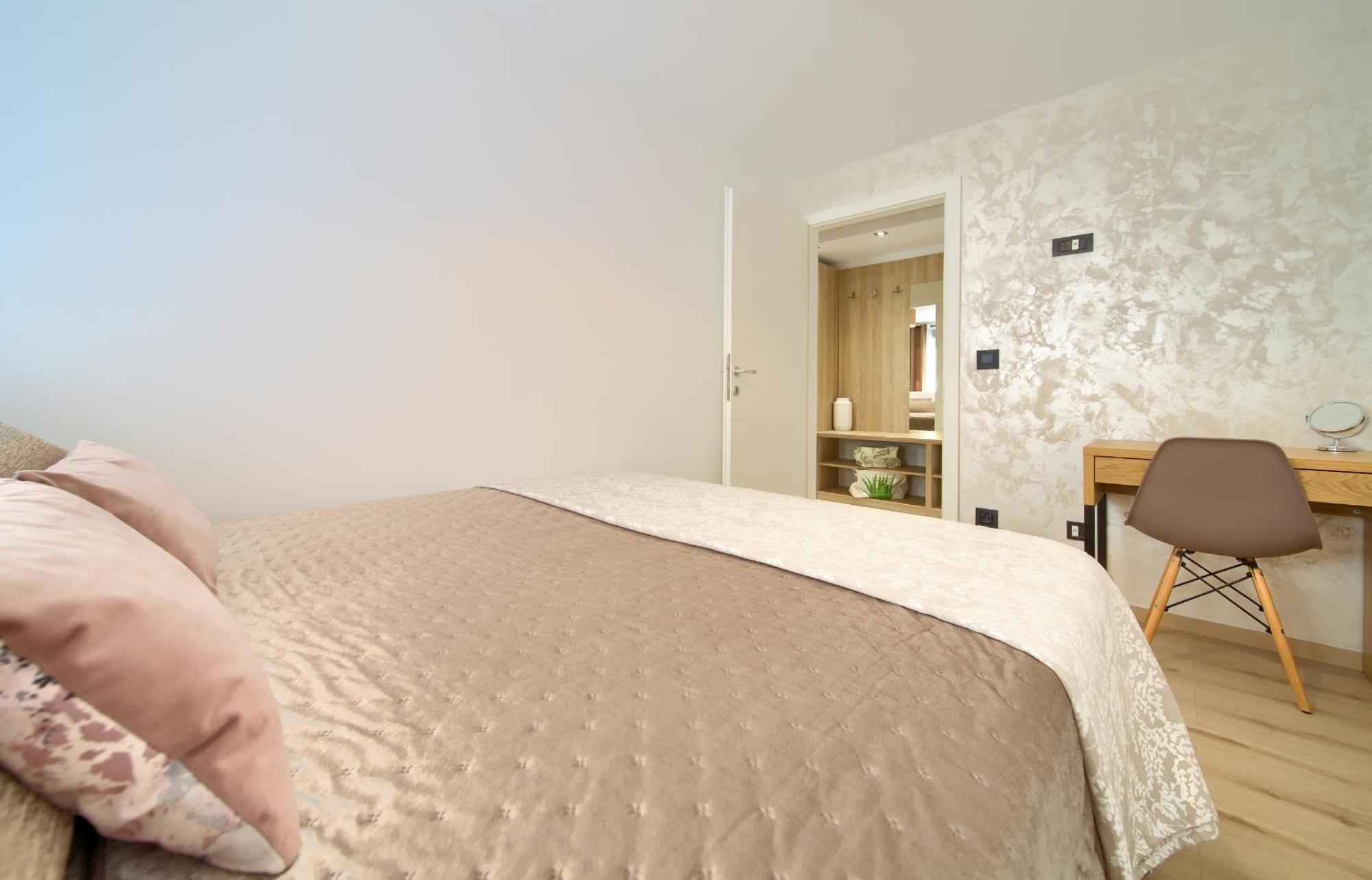 Apartments Sinisa - クルク 部屋 写真